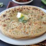 Il men� � ricco di tante specialit�, tra cui l�Aloo Paratha: un pane con patate, zenzero, aglio, piselli e insaporito con un pizzico della spezia garam masala